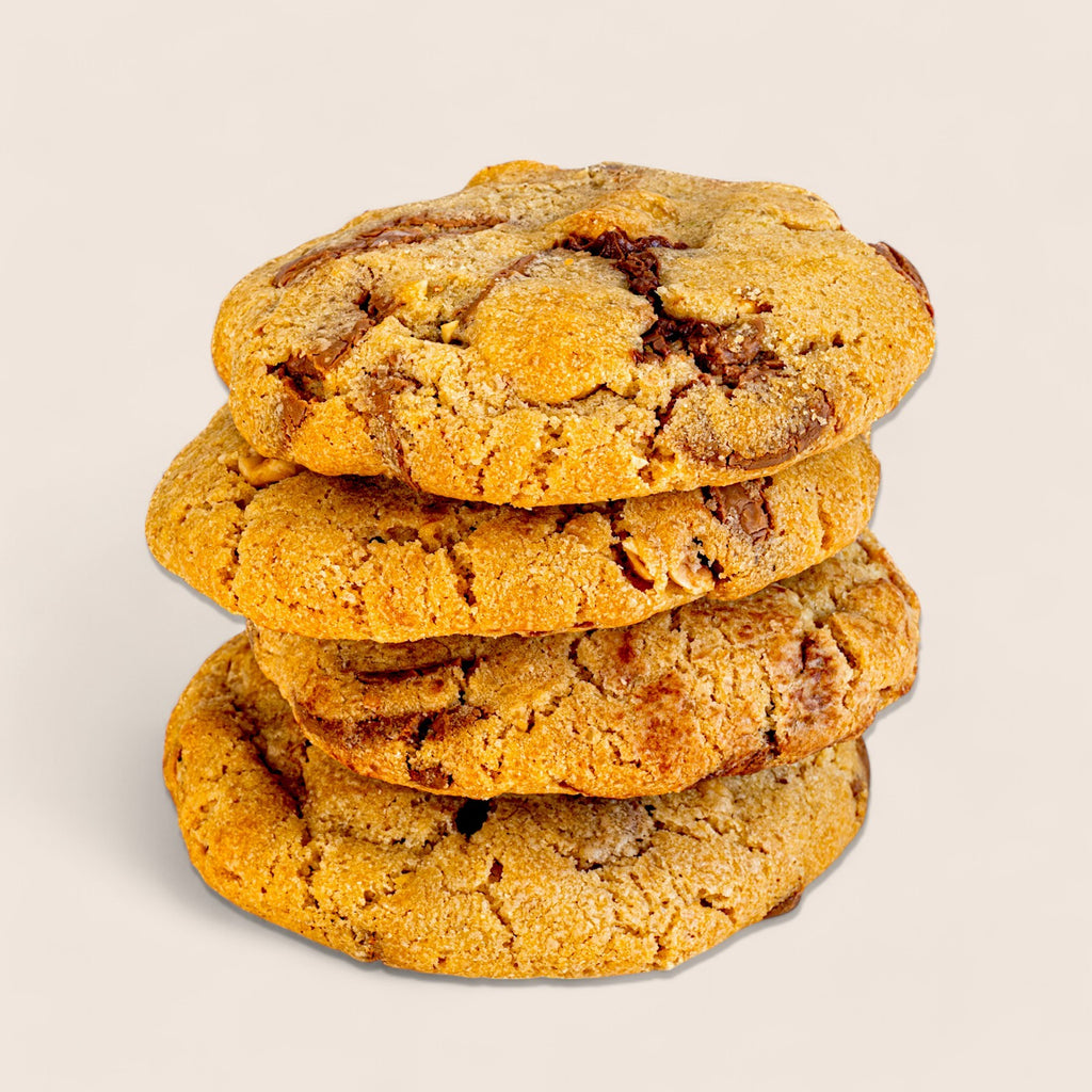 Cookies tradizionali ripieni di crema nocciola e cacao.