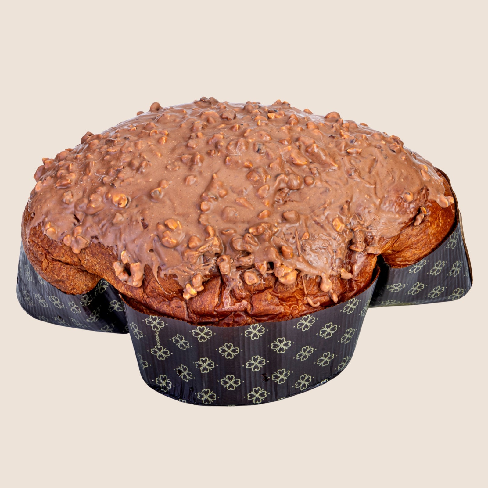 Colomba artigianale Gianduiotta, farcita con crema alla gianduia.