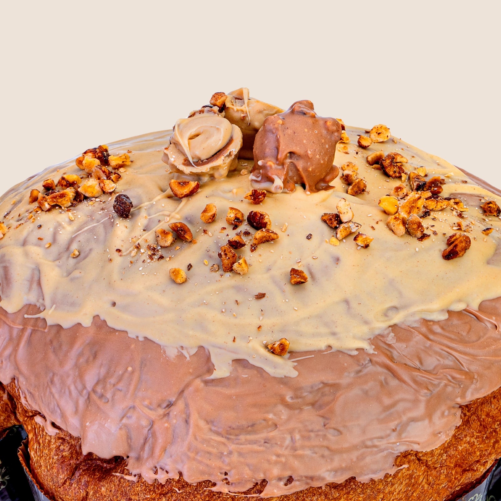 Colomba artigianale Nocciolatte, con vasetto di crema spalmabile artigianale Nocciola IGP del Piemonte