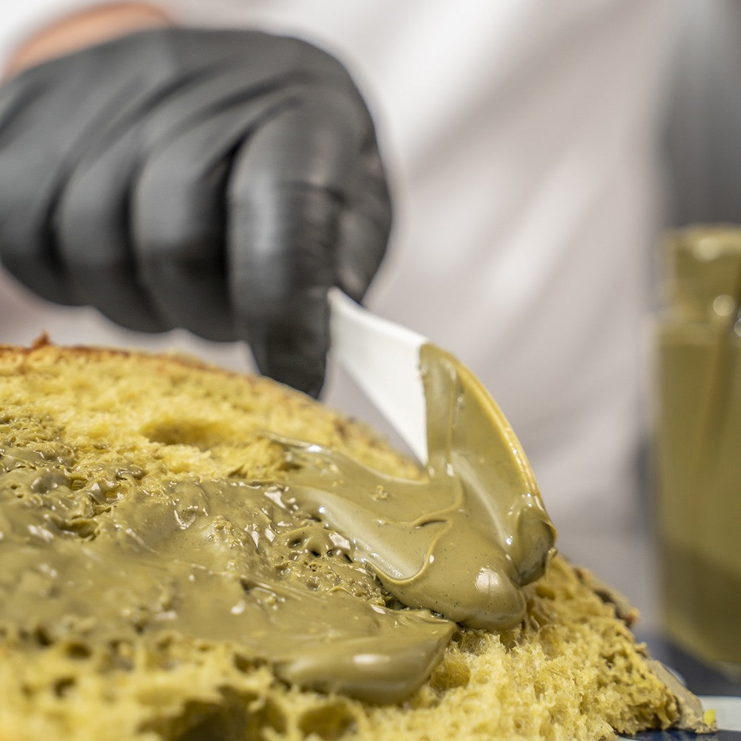 Panettone artigianale  Speciale al Pistacchio di Sicilia, con vasetto di crema spalmabile al pistacchio