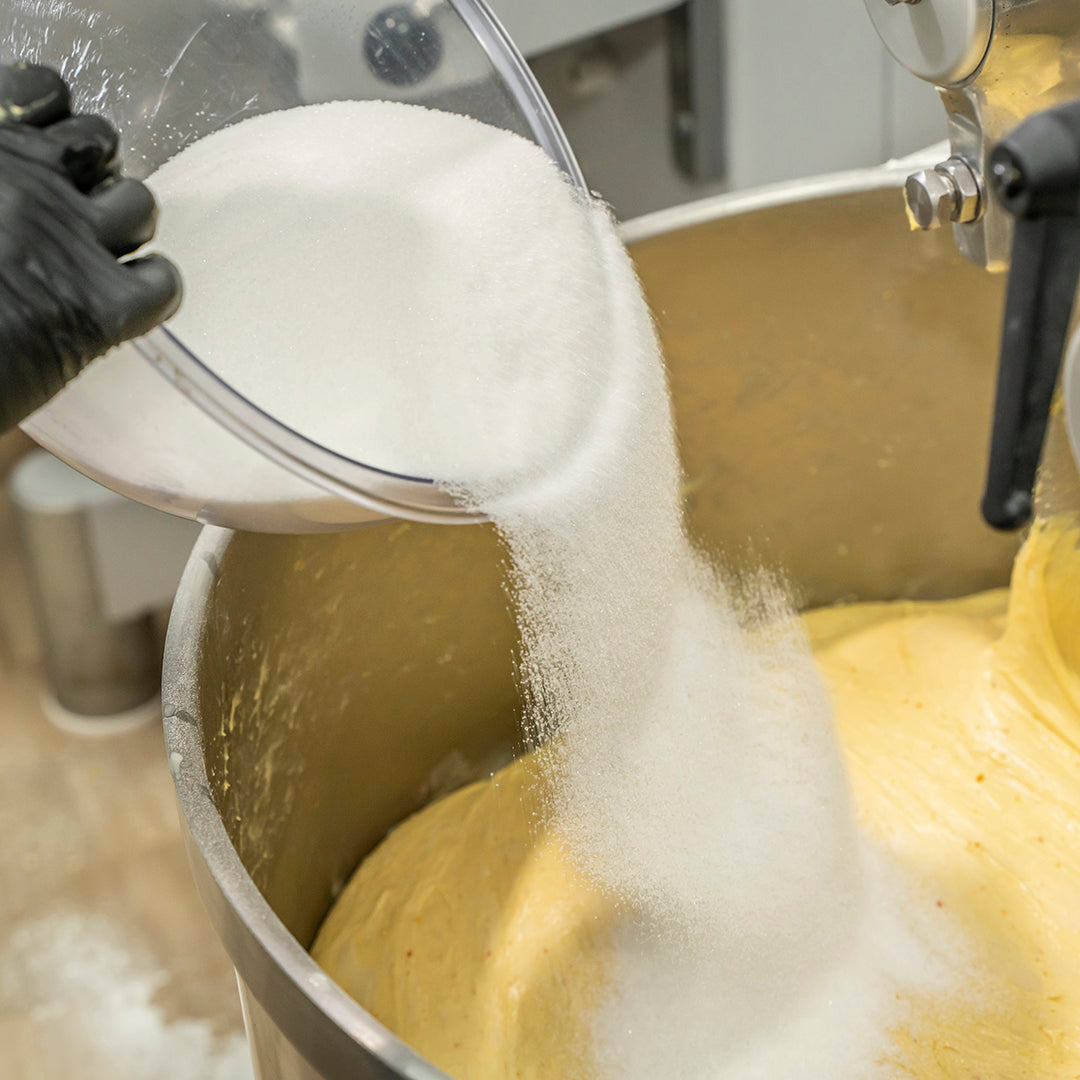 Colomba artigianale Amarena stregata, farcita con amarene candite e crema pasticcera