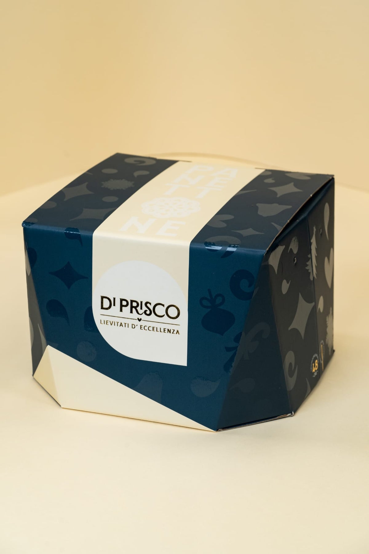 Panettone artigianale Speciale Nocciobianco, con vasetto di crema spalmabile Nocciola e cioccolato bianco